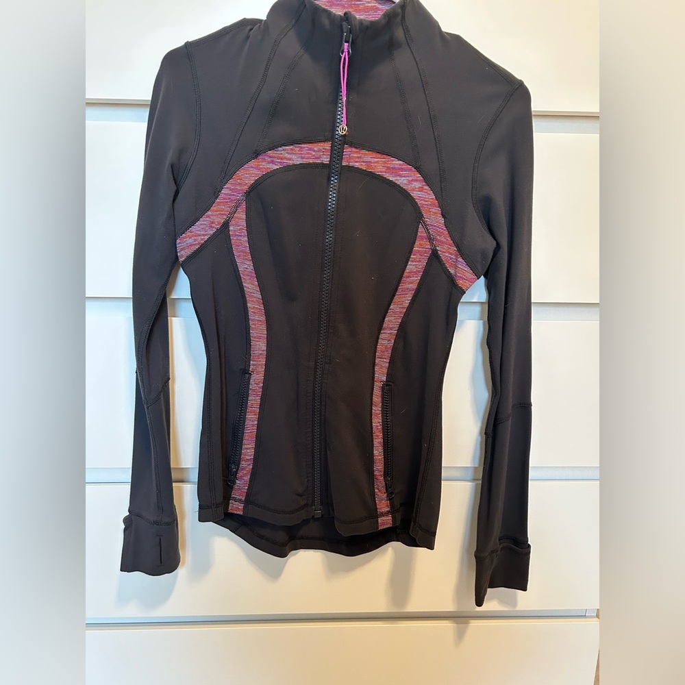 Lululemon woman’s define jacket size 6 | pink and gray | good condition